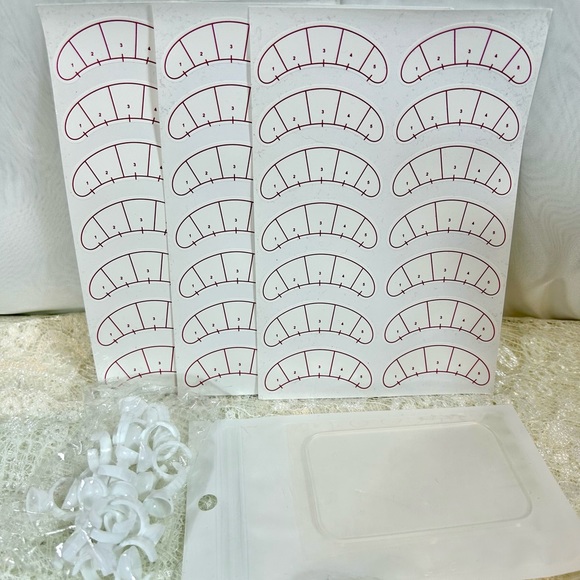 New in the Box Practice Eyelash and Makeup Silicone Head and Kit - Picture 9 of 11